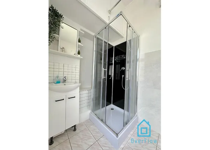 Homestay Leaf - 20 Minutes To Old Town & Seaside Gdansk