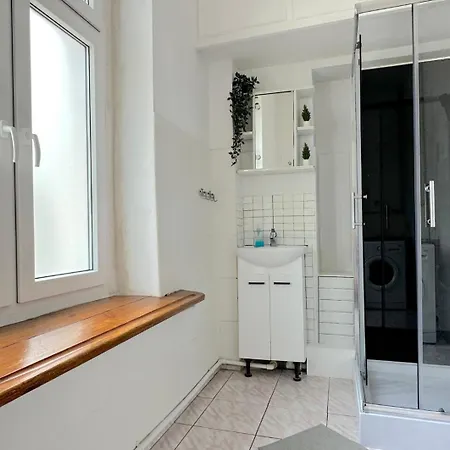 Leaf - 20 Minutes To Old Town & Seaside Δωμάτια σε οικογενειακή κατοικία